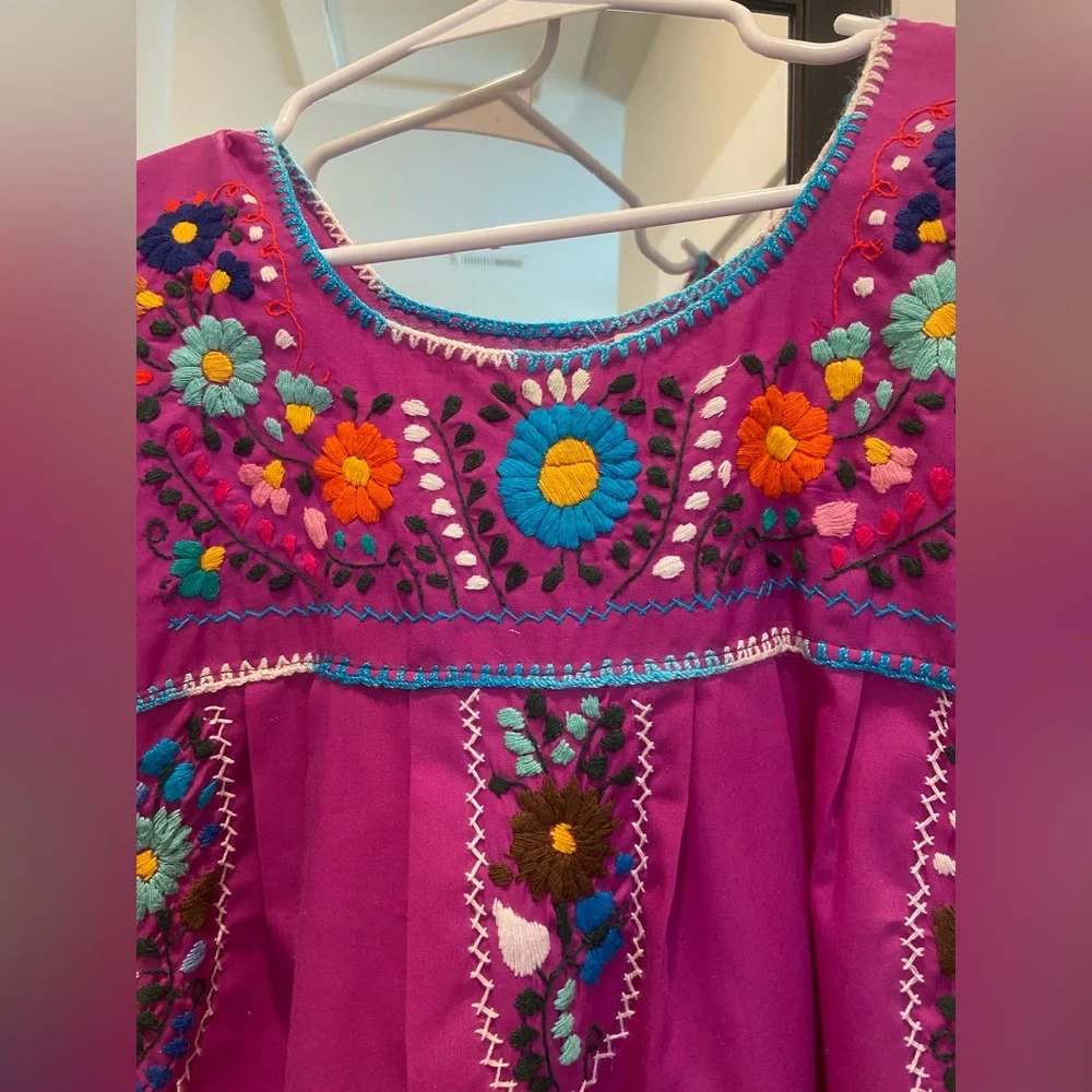 Embroidered Purple dress
Size small - Picture 2 of 4